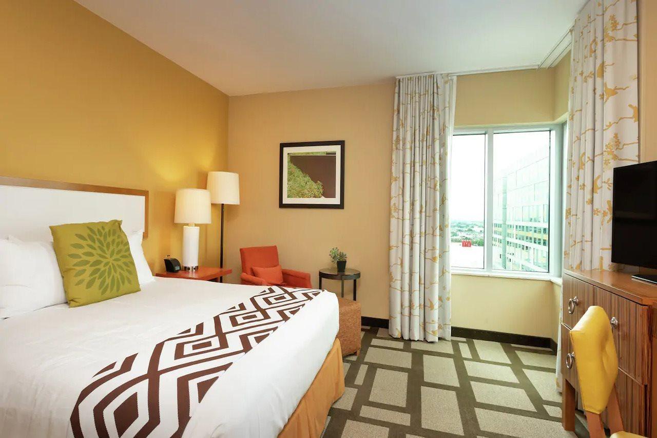 Embassy Suites Houston - Downtown Exterior photo