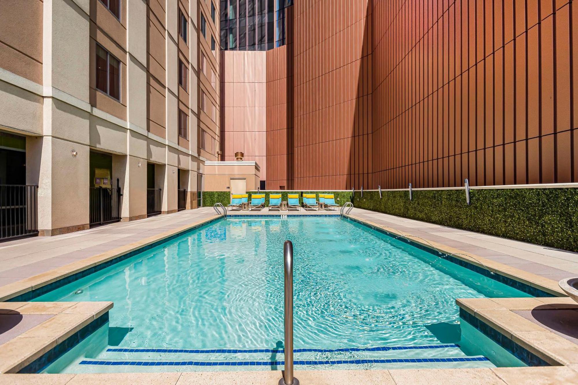 Embassy Suites Houston - Downtown Exterior photo