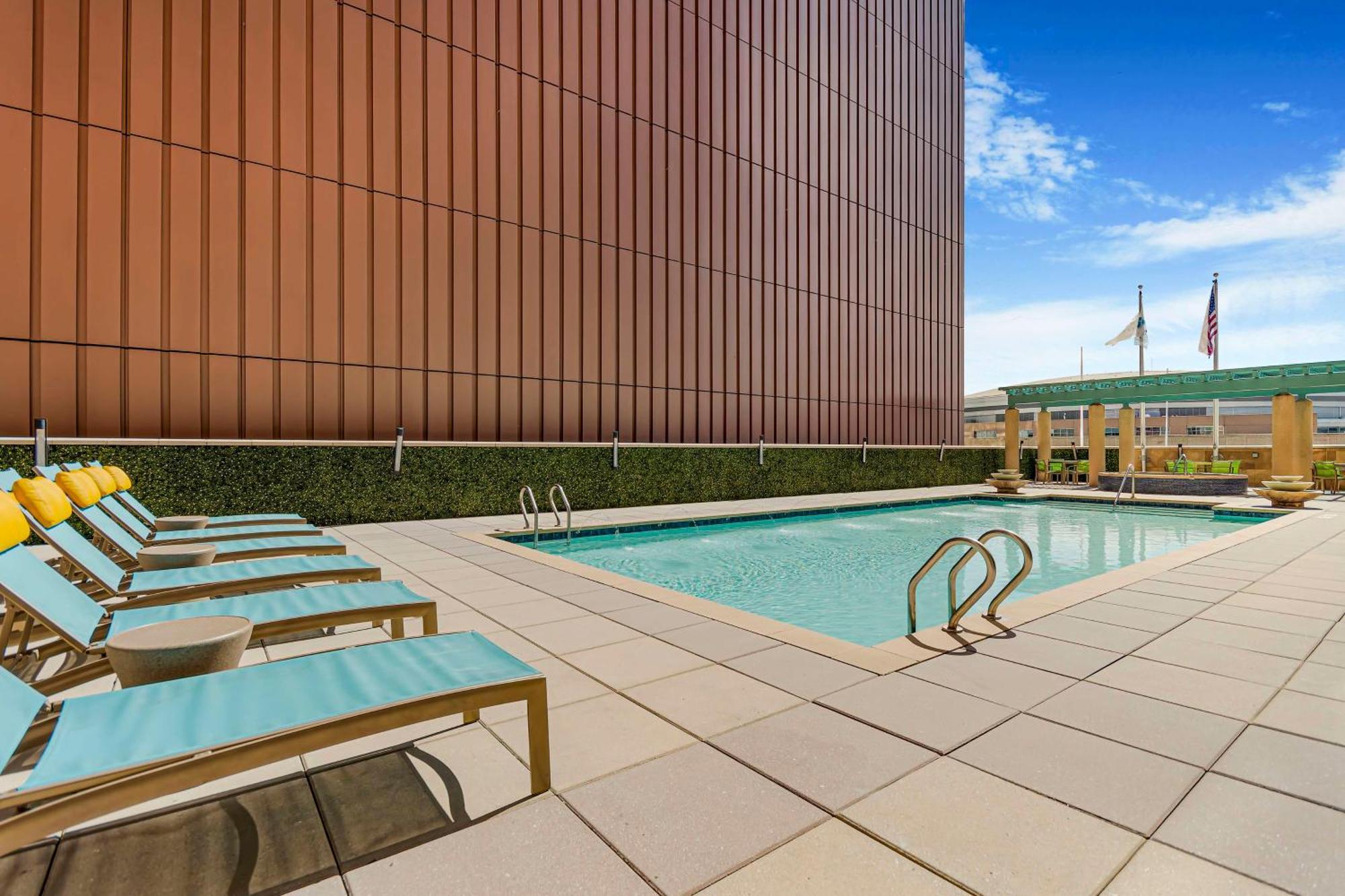 Embassy Suites Houston - Downtown Exterior photo