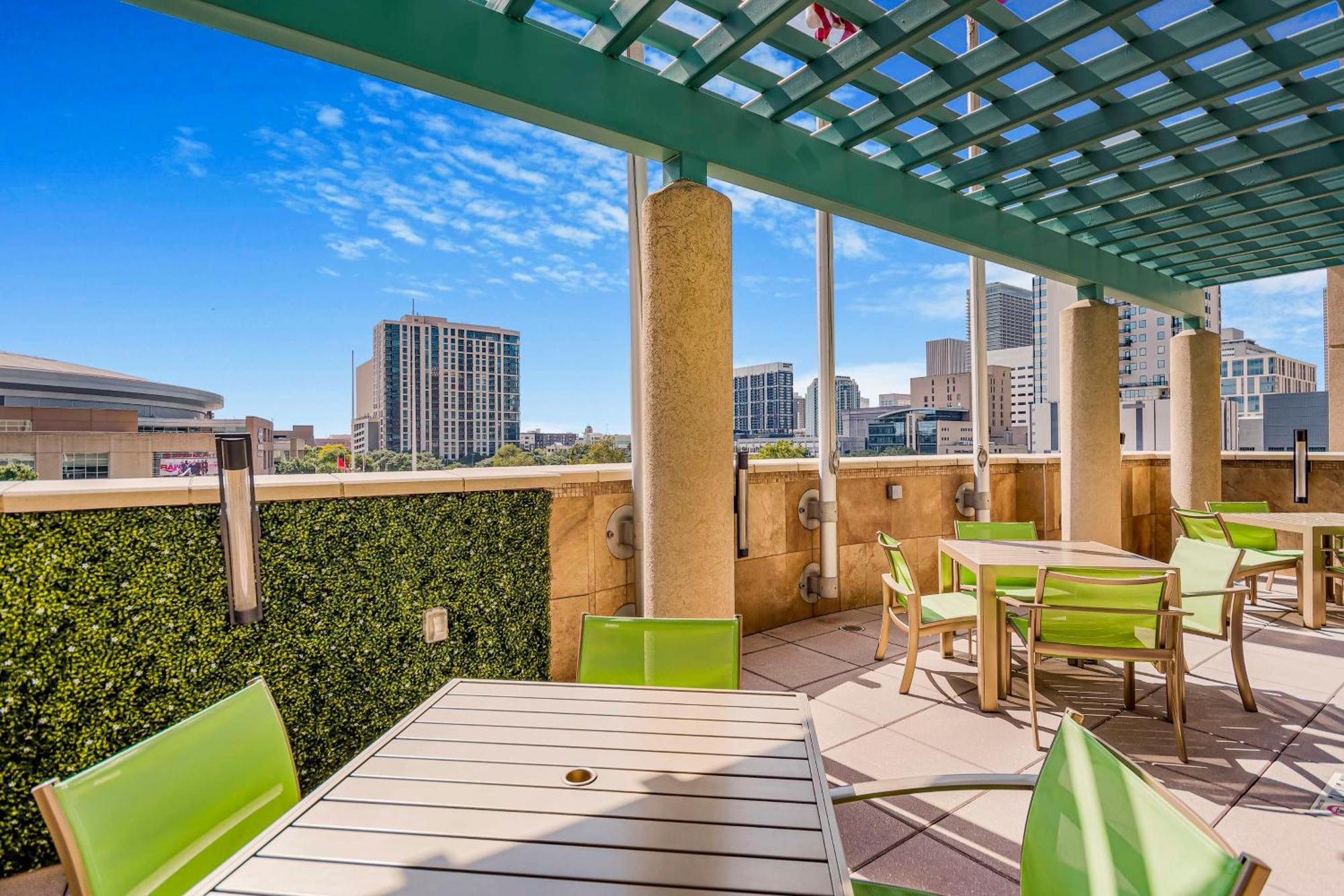 Embassy Suites Houston - Downtown Exterior photo