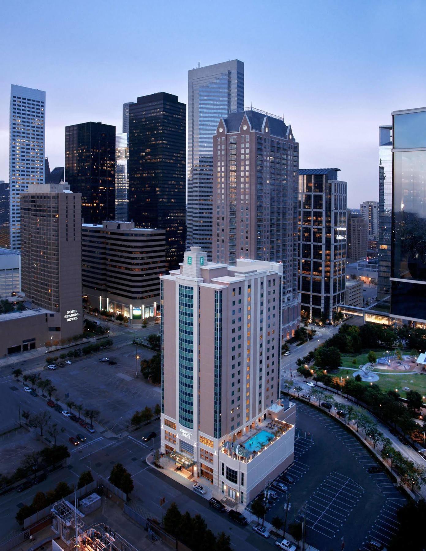 Embassy Suites Houston - Downtown Exterior photo